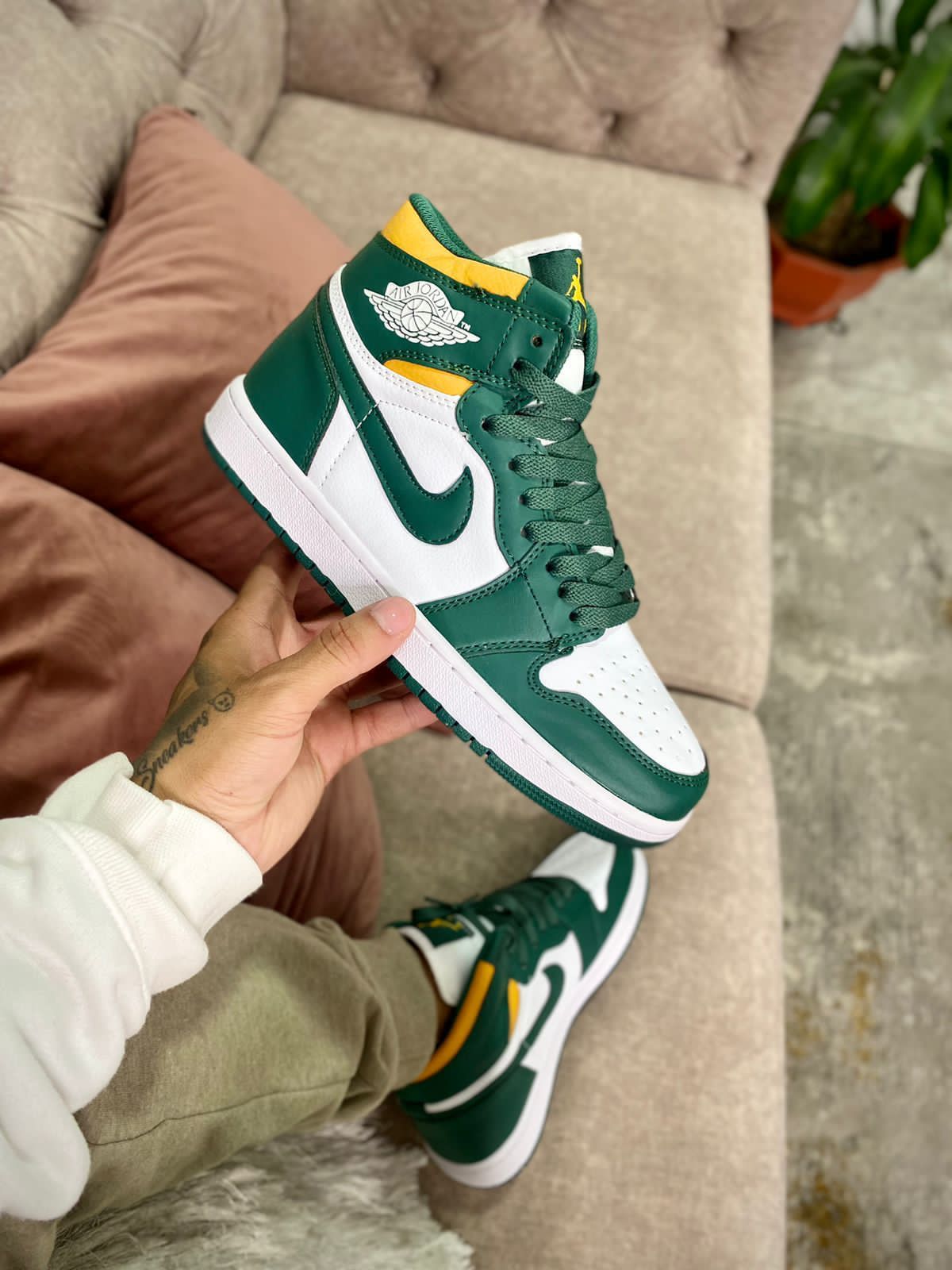 NIKE RETRO 1 DAMA Y CABALLERO