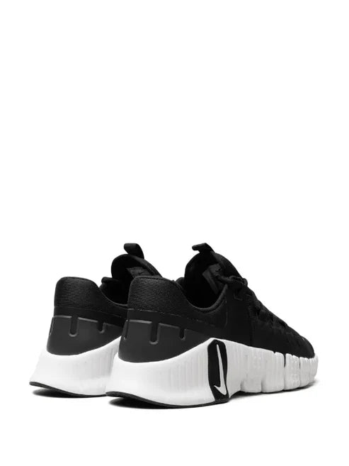 NIKE FREE NEGRA/BLANCA V1