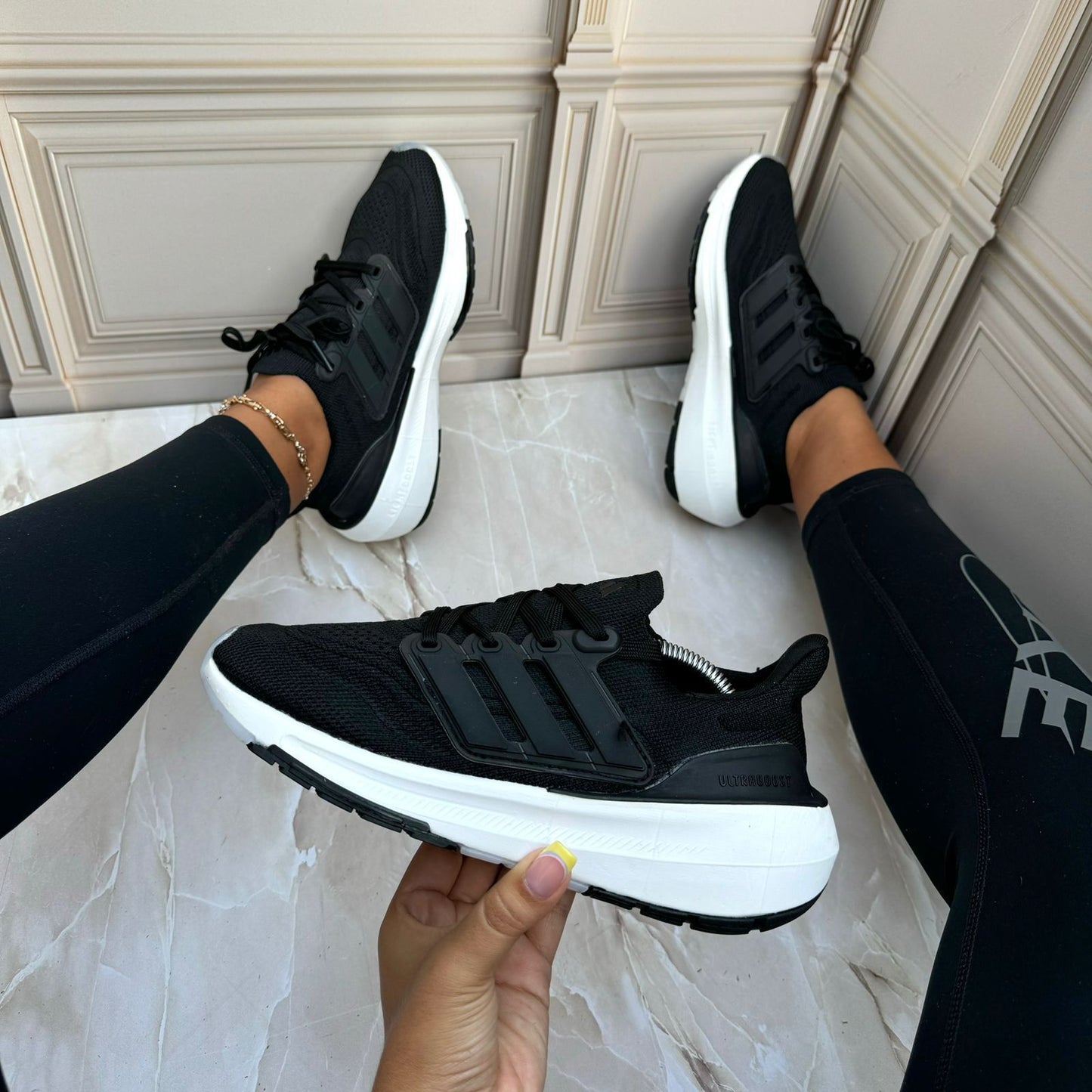 ADIDAS ULTRABOOST
