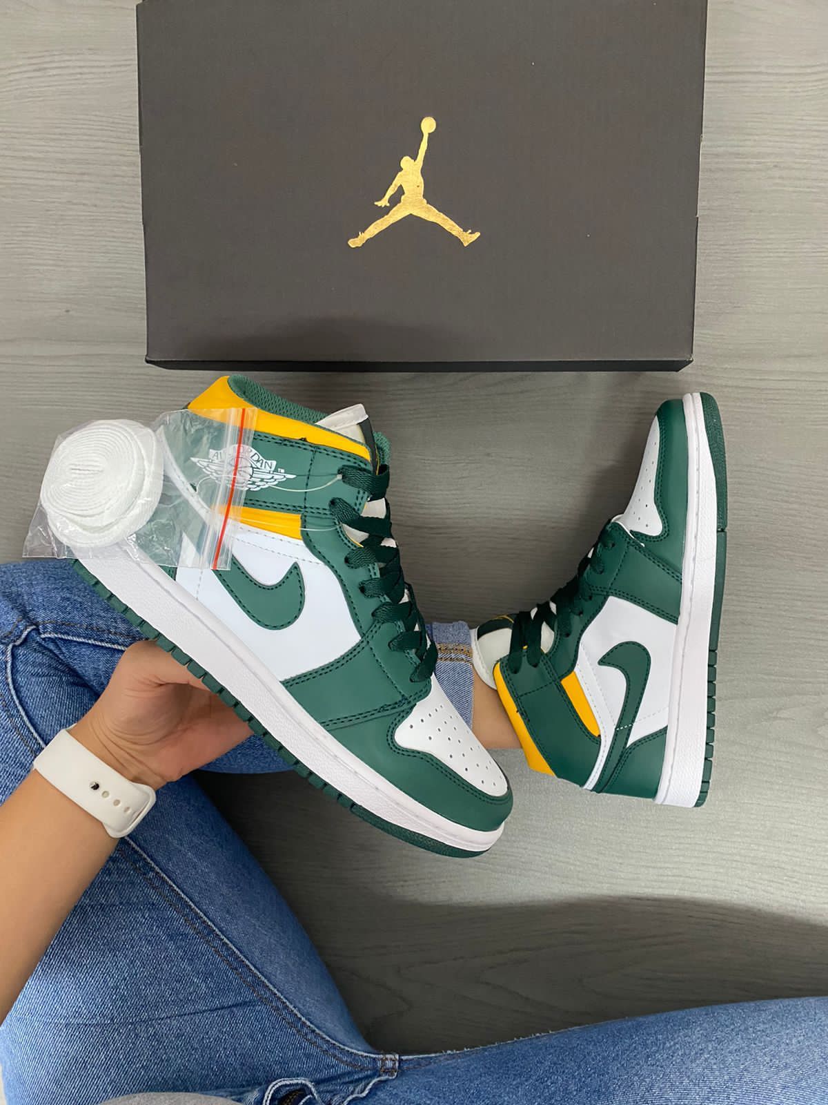 NIKE RETRO 1 DAMA Y CABALLERO